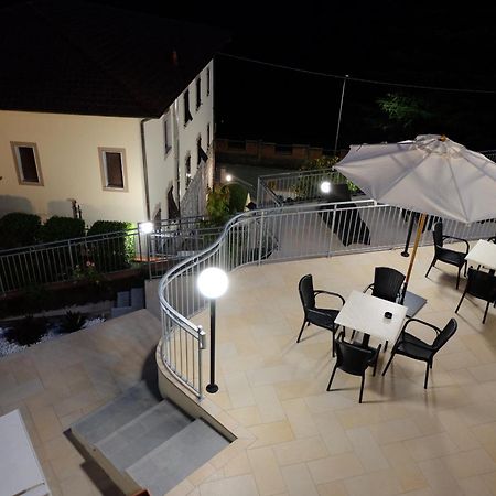 Albergo Elisa Comano  Buitenkant foto