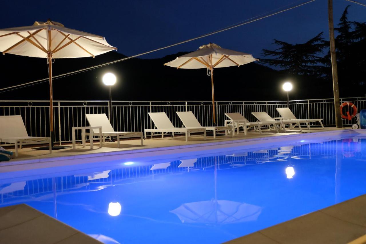Albergo Elisa Comano  Buitenkant foto